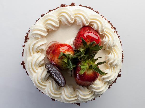 Brown Derby Chocolate Shortcake Slice - Image 4