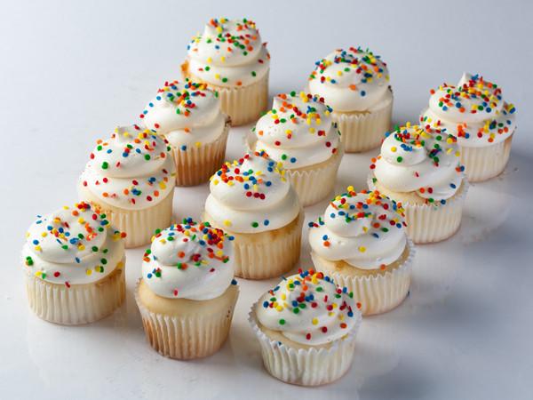 Buttercream Vanilla Vegas Cupcake - Image 4