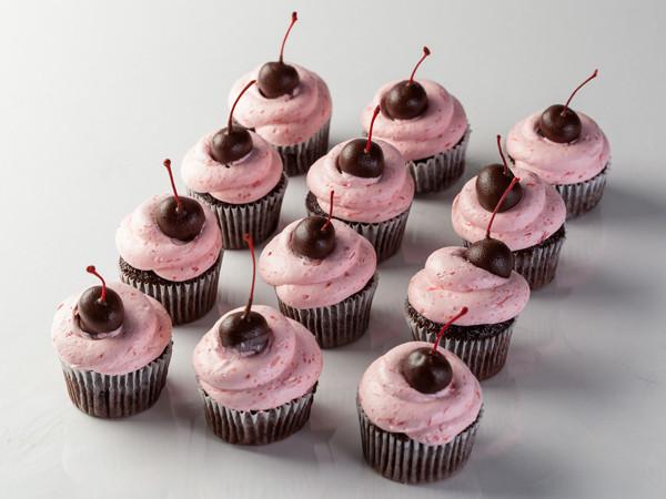 Chocolate Dipped Cherry Vegas Cupcake - Image 3