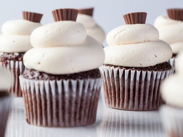 Chocolate Peanut Butter Vegas Cupcake - Image 3