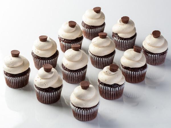 Chocolate Peanut Butter Vegas Cupcake - Image 4