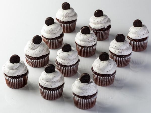 Cookies and Cream Vegas Cupcake - Image 4