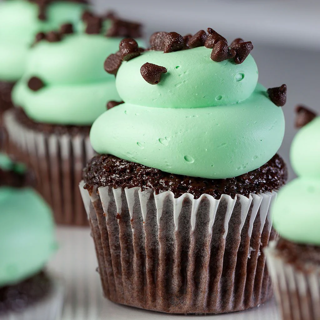 Mint Chocolate Chip Vegas Cupcake - Image 2